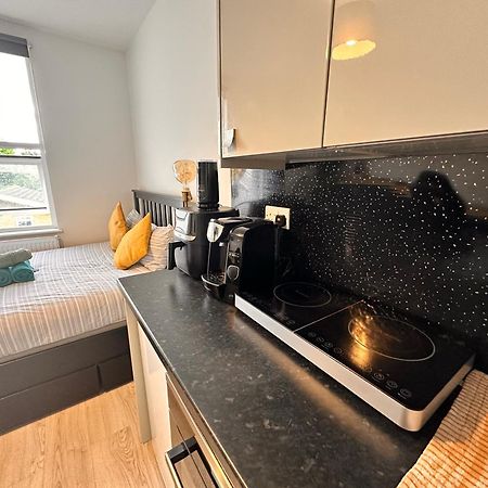 Lovely Self Contained Studio Now Available London Eksteriør billede