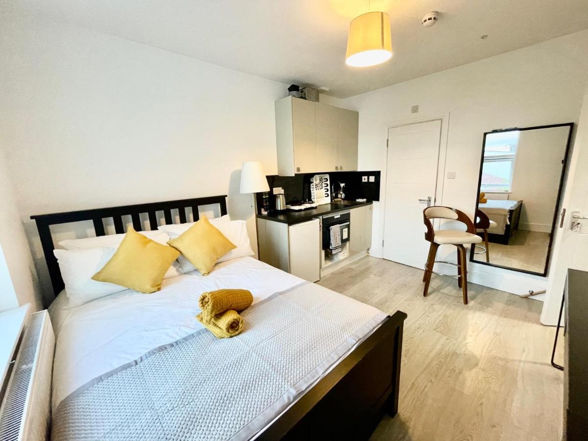 Lovely Self Contained Studio Now Available London Eksteriør billede