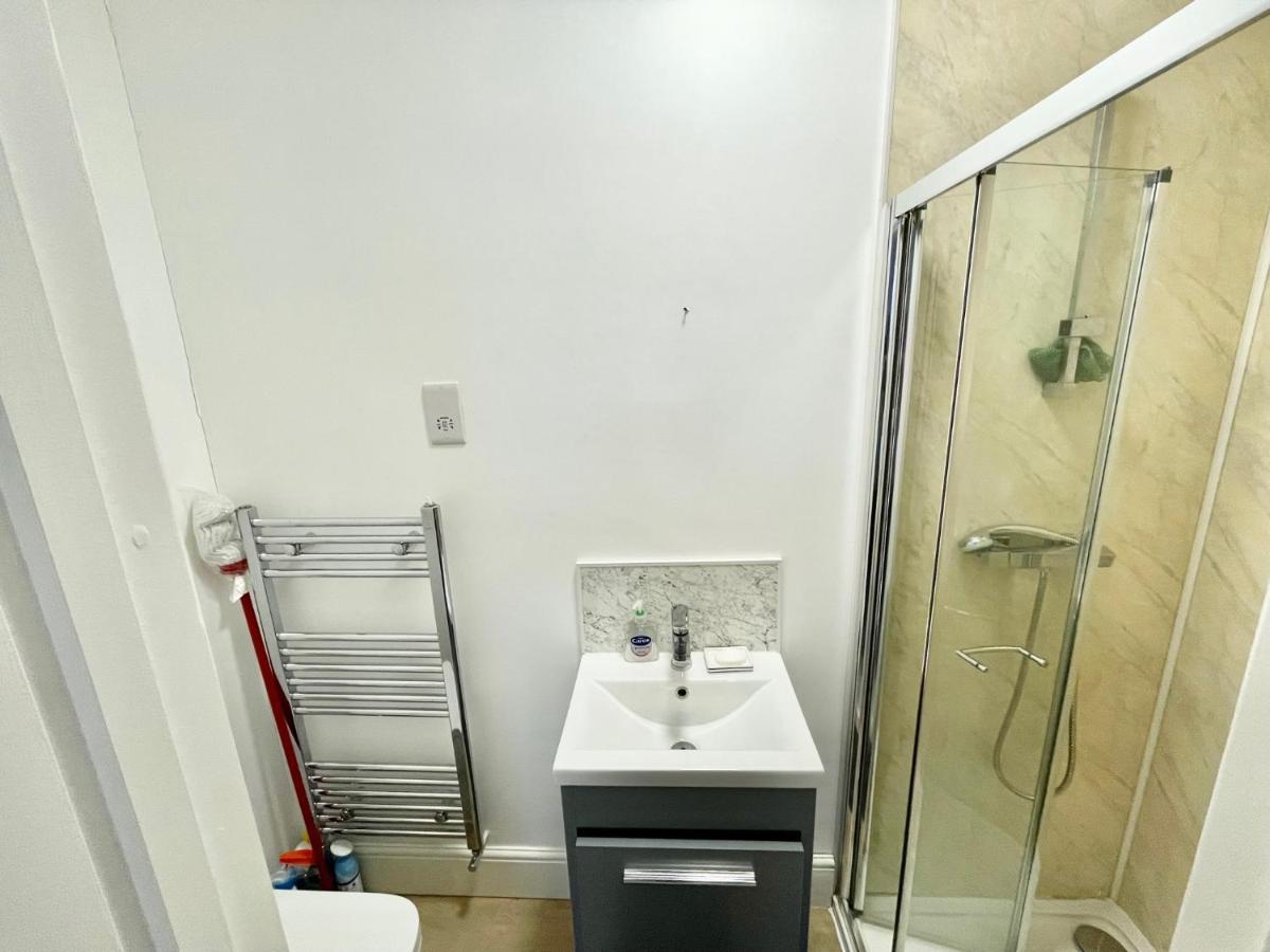 Lovely Self Contained Studio Now Available London Eksteriør billede