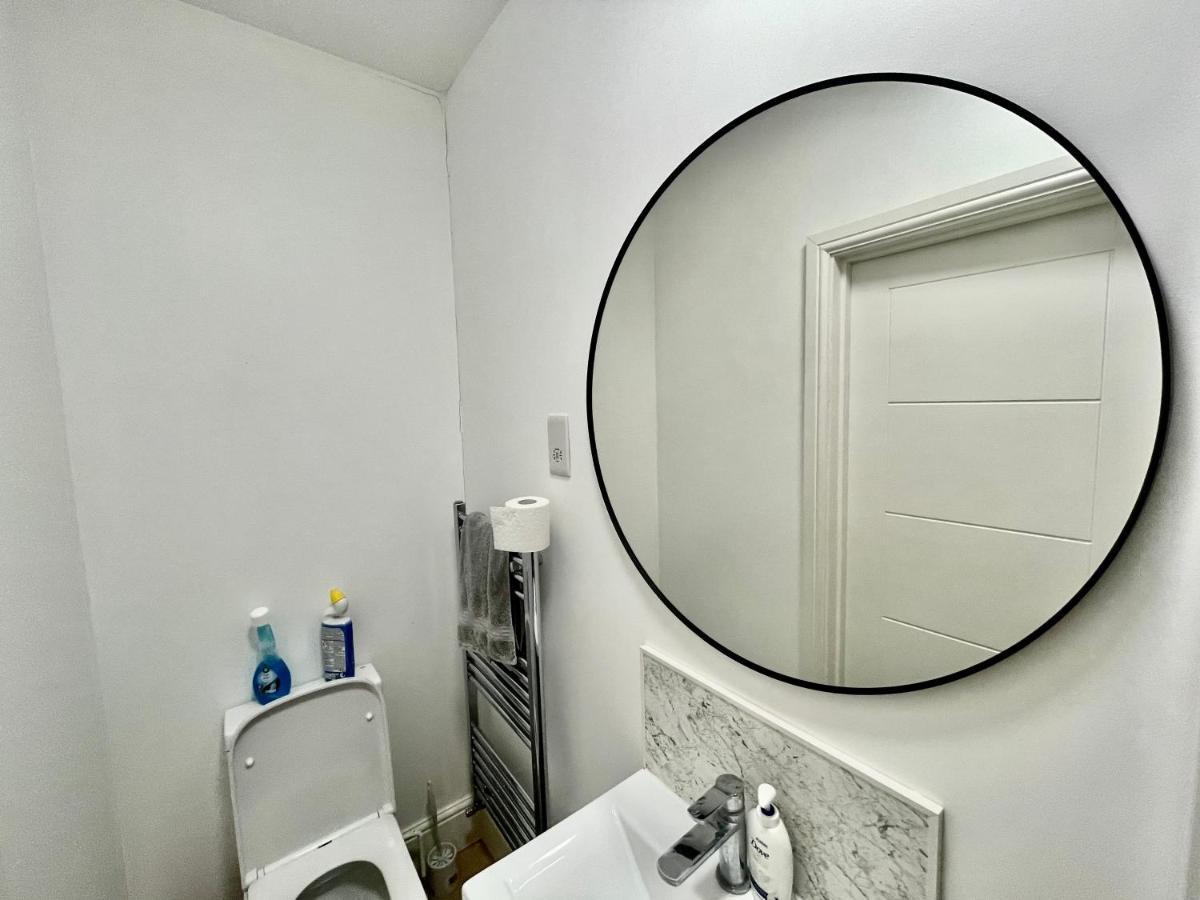 Lovely Self Contained Studio Now Available London Eksteriør billede