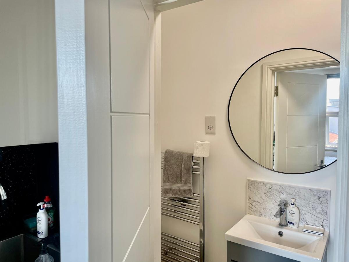 Lovely Self Contained Studio Now Available London Eksteriør billede