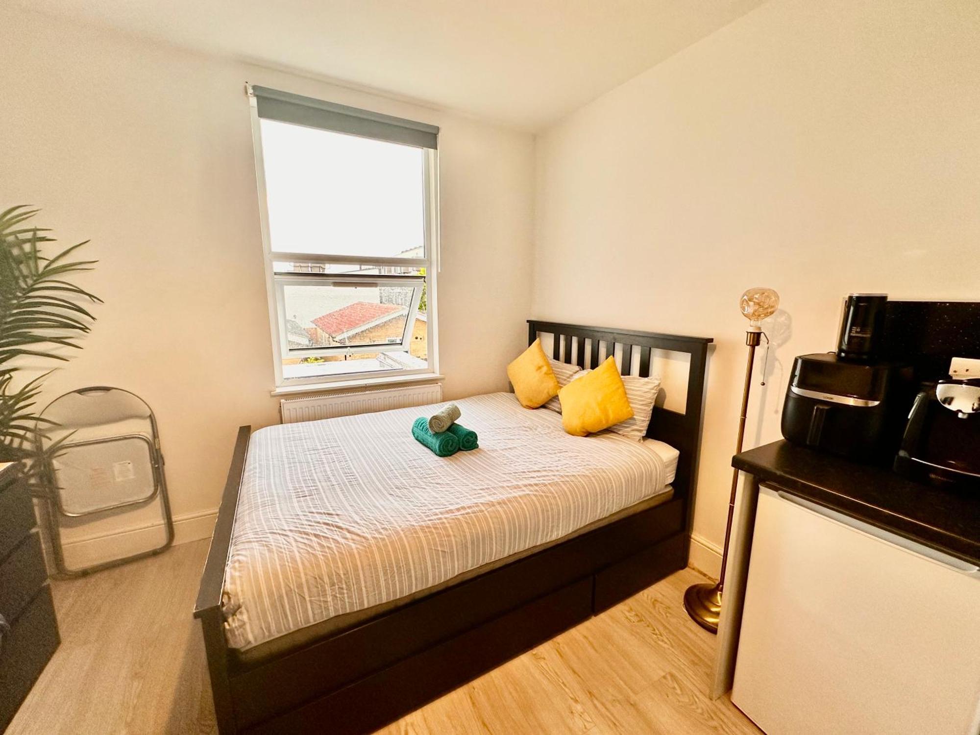 Lovely Self Contained Studio Now Available London Eksteriør billede